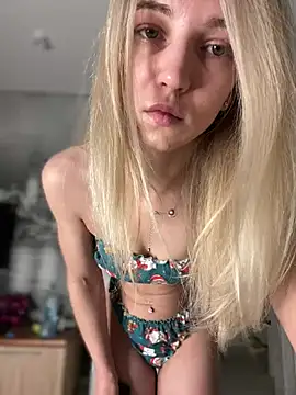 Snapshot of Adelina0001 chatting on 12-21-24, 04:36 Adelina0001 online show from 12-21-24, 04:36