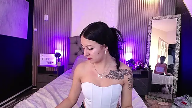 isabella smith  online show from 12-26-24, 07:38