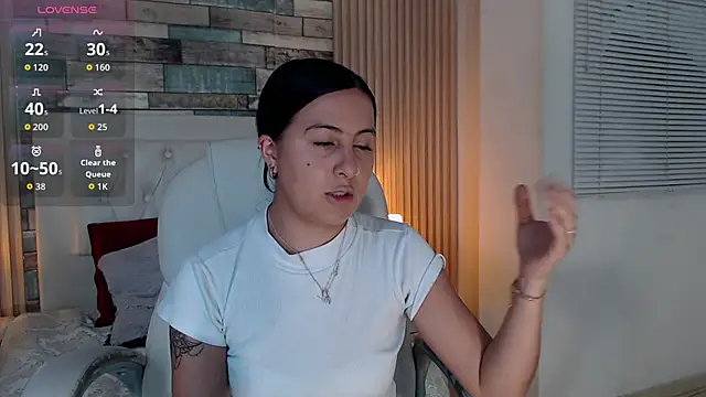 isabella smith  online show from 11-06-25, 07:59