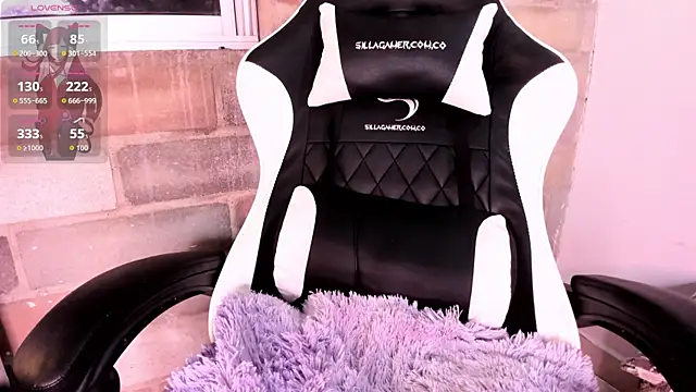 Im Scarlet online show from 10-28-25, 12:03