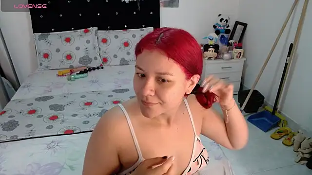Snapshot of soniafuckboobs chatting on 04-28-26, 12:21 soniafuckboobs online show from 04-28-26, 12:21