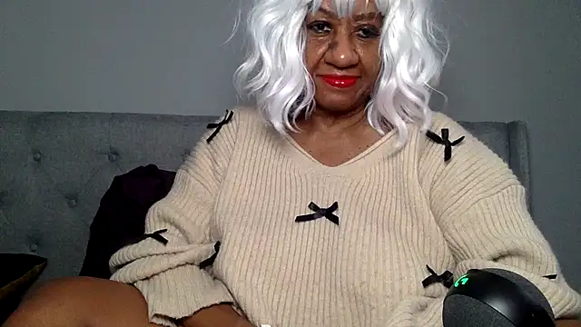 BreanaDivine online show from 01-04-25, 05:05