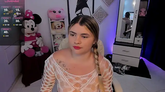 Snapshot of chloejones__ chatting on 02-06-25, 10:21 chloejones online show from 02-06-25, 10:21