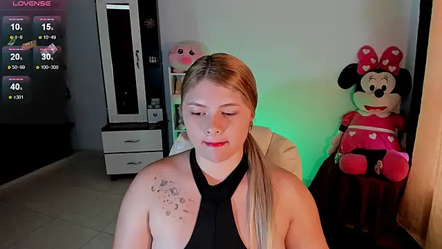 Snapshot of chloejones__ chatting on 03-03-25, 09:15 chloejones online show from 03-03-25, 09:15