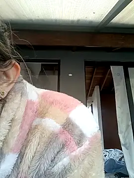 Chantal hott online show from 10-28-25, 04:42