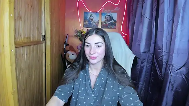 Snapshot of Fiery_Brunette_ chatting on 12-25-24, 06:30 Fiery Brunette  online show from 12-25-24, 06:30