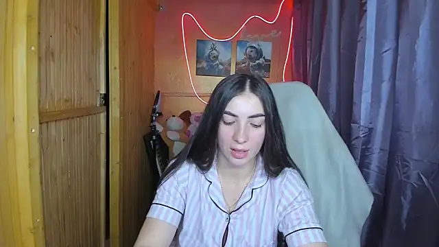 Snapshot of Fiery_Brunette_ chatting on 02-17-25, 09:35 Fiery Brunette  online show from 02-17-25, 09:35