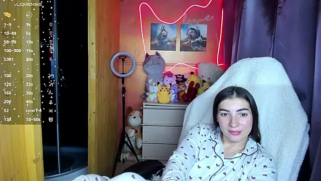 Fiery Brunette  online show from 11-07-25, 06:30