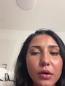 Snapshot of Coco-Love chatting on 02-22-25, 01:22 Coco-Love online show from 02-22-25, 01:22