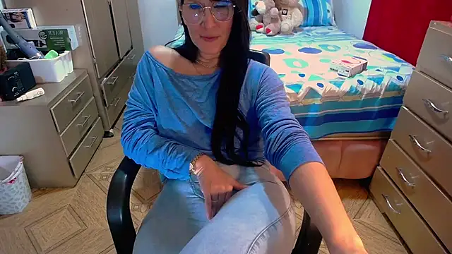 Snapshot of BitterMomXxx chatting on 02-26-25, 02:59 BitterMomXxx online show from 02-26-25, 02:59