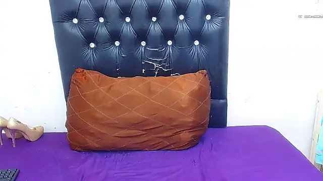 Snapshot of JUICYASSxxx chatting on 03-12-25, 11:44 JUICYASSxxx online show from 03-12-25, 11:44