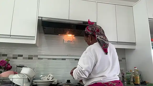 ChocolateCakeQueen online show from 10-14-25, 05:58