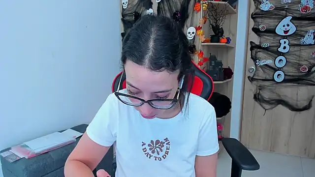  amanda seyfried19 online show from 10-24-25, 04:58