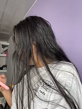 Snapshot of hannahb-e chatting on 01-17-25, 05:19 hannahb-e online show from 01-17-25, 05:19