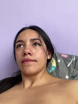 Snapshot of hannahb-e chatting on 01-21-25, 07:06 hannahb-e online show from 01-21-25, 07:06