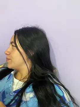 Snapshot of hannahb-e chatting on 01-21-25, 10:30 hannahb-e online show from 01-21-25, 10:30