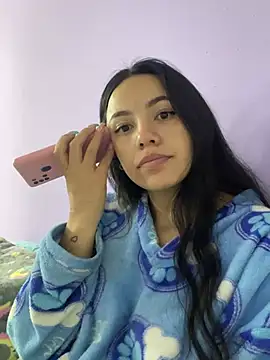 Snapshot of hannahb-e chatting on 01-22-25, 02:48 hannahb-e online show from 01-22-25, 02:48