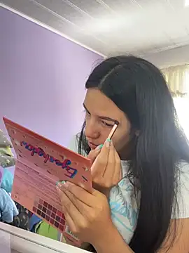 Snapshot of hannahb-e chatting on 01-22-25, 05:06 hannahb-e online show from 01-22-25, 05:06