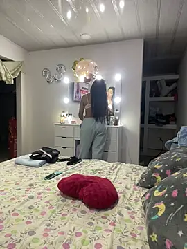 Snapshot of hannahb-e chatting on 01-22-25, 11:32 hannahb-e online show from 01-22-25, 11:32