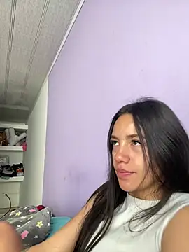 Snapshot of hannahb-e chatting on 01-23-25, 04:15 hannahb-e online show from 01-23-25, 04:15