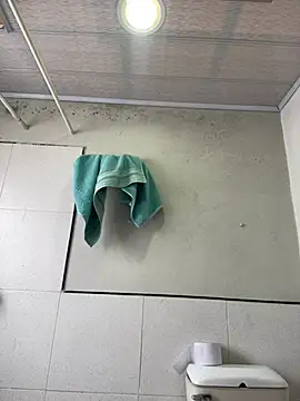 Snapshot of hannahb-e chatting on 01-24-25, 06:04 hannahb-e online show from 01-24-25, 06:04