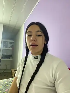 Snapshot of hannahb-e chatting on 01-27-25, 11:22 hannahb-e online show from 01-27-25, 11:22