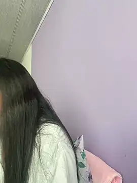 Snapshot of hannahb-e chatting on 01-29-25, 06:39 hannahb-e online show from 01-29-25, 06:39