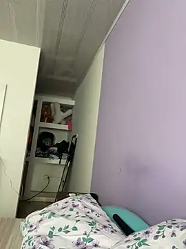 Snapshot of hannahb-e chatting on 01-31-25, 06:47 hannahb-e online show from 01-31-25, 06:47