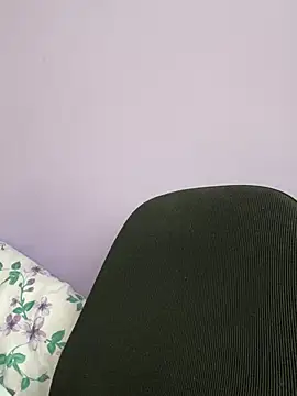 Snapshot of hannahb-e chatting on 02-04-25, 09:31 hannahb-e online show from 02-04-25, 09:31