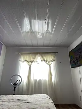 Snapshot of hannahb-e chatting on 02-12-25, 03:49 hannahb-e online show from 02-12-25, 03:49