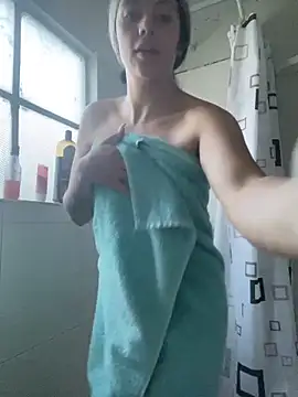 Snapshot of hannahb-e chatting on 02-18-25, 11:08 hannahb-e online show from 02-18-25, 11:08