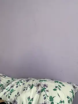 Snapshot of hannahb-e chatting on 03-06-25, 04:07 hannahb-e online show from 03-06-25, 04:07