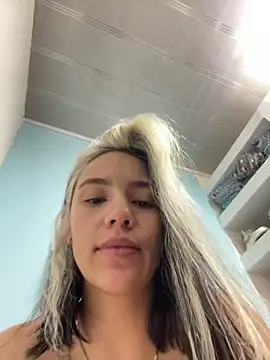 Snapshot of hannahb-e chatting on 03-06-25, 07:10 hannahb-e online show from 03-06-25, 07:10