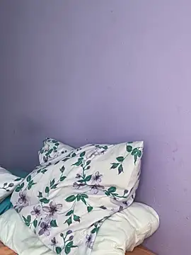 Snapshot of hannahb-e chatting on 03-08-25, 02:19 hannahb-e online show from 03-08-25, 02:19