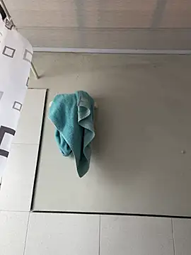 Snapshot of hannahb-e chatting on 03-18-25, 02:04 hannahb-e online show from 03-18-25, 02:04