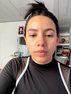 Snapshot of hannahb-e chatting on 09-08-25, 02:38 hannahb-e online show from 09-08-25, 02:38