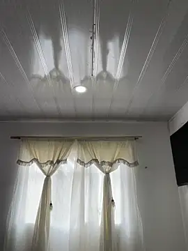 Snapshot of hannahb-e chatting on 09-24-25, 03:26 hannahb-e online show from 09-24-25, 03:26