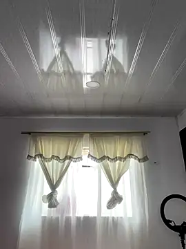 Snapshot of hannahb-e chatting on 10-07-25, 05:21 hannahb-e online show from 10-07-25, 05:21