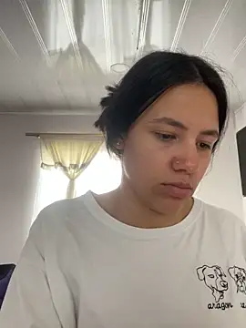 Snapshot of hannahb-e chatting on 10-09-25, 03:21 hannahb-e online show from 10-09-25, 03:21