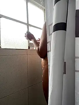 Snapshot of hannahb-e chatting on 10-29-25, 08:32 hannahb-e online show from 10-29-25, 08:32