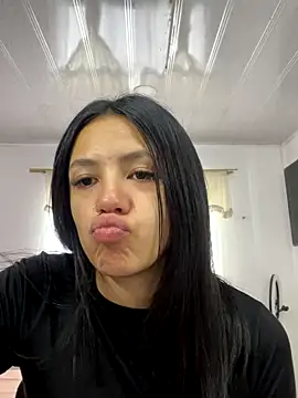 Snapshot of hannahb-e chatting on 10-30-25, 08:20 hannahb-e online show from 10-30-25, 08:20