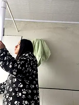 Snapshot of hannahb-e chatting on 11-01-25, 02:41 hannahb-e online show from 11-01-25, 02:41