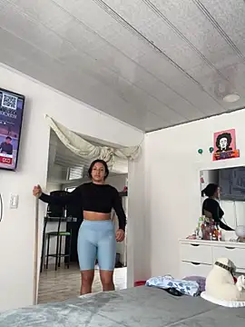 Snapshot of hannahb-e chatting on 11-14-25, 06:06 hannahb-e online show from 11-14-25, 06:06