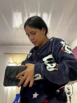 Snapshot of hannahb-e chatting on 12-01-25, 06:13 hannahb-e online show from 12-01-25, 06:13