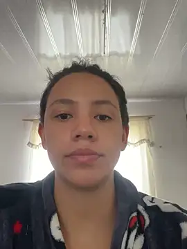 Snapshot of hannahb-e chatting on 12-02-25, 01:39 hannahb-e online show from 12-02-25, 01:39