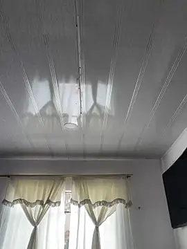 Snapshot of hannahb-e chatting on 12-03-25, 05:22 hannahb-e online show from 12-03-25, 05:22