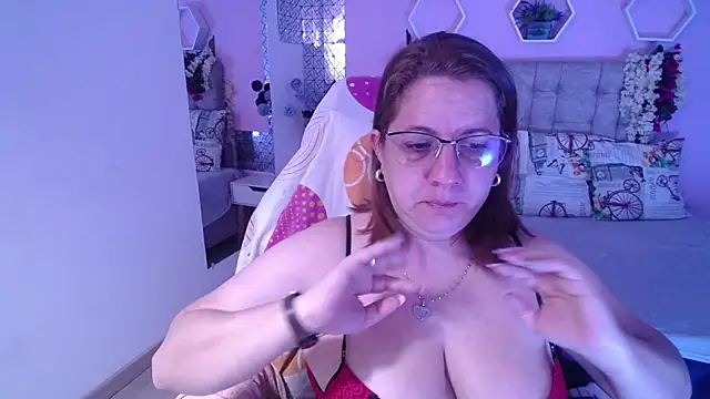 Snapshot of katie_joness_ chatting on 01-11-25, 12:29 katie joness online show from 01-11-25, 12:29