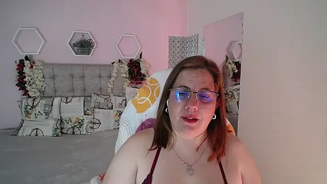 Snapshot of katie_joness_ chatting on 01-19-25, 04:04 katie joness online show from 01-19-25, 04:04