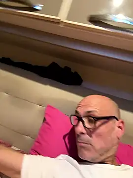 Snapshot of gigetto1977 chatting on 01-06-26, 03:05 gigetto1977 online show from 01-06-26, 03:05