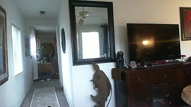 CeceilaMoon online show from 11-19-25, 02:28